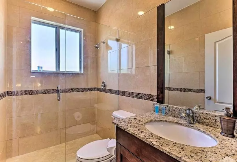 Spacious Miami Retreat W/ Grill, Pool & Dock!