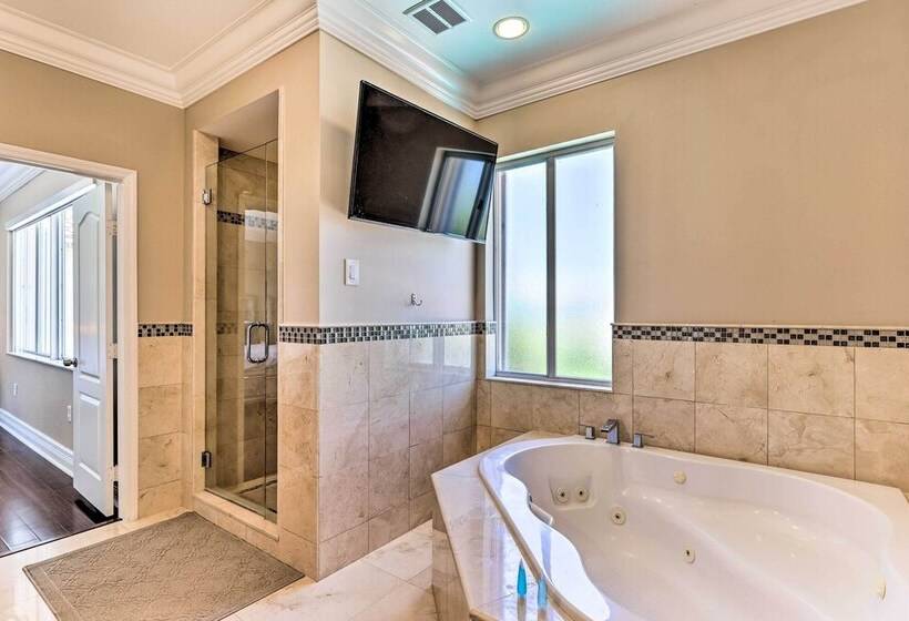 Spacious Miami Retreat W/ Grill, Pool & Dock!