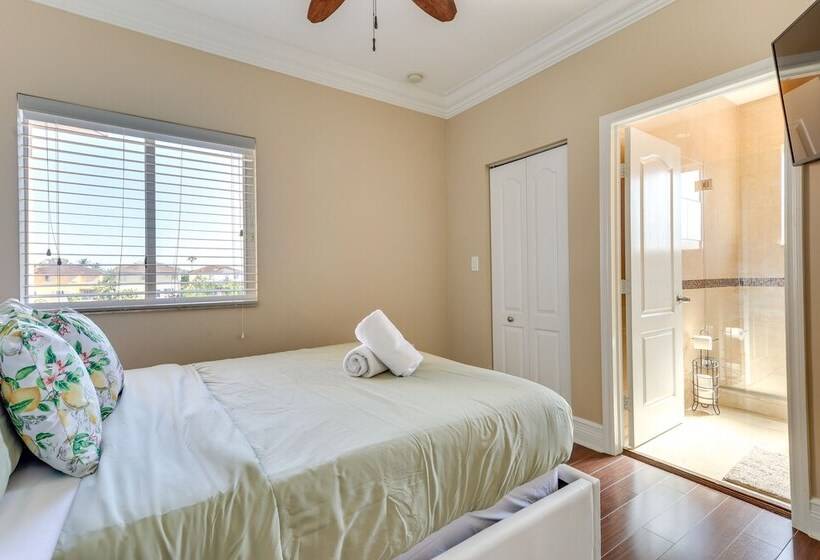 Spacious Miami Retreat W/ Grill, Pool & Dock!