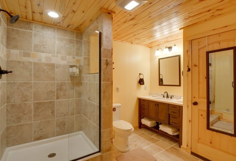 8696: 360 Mtn View & On Site Hiking!