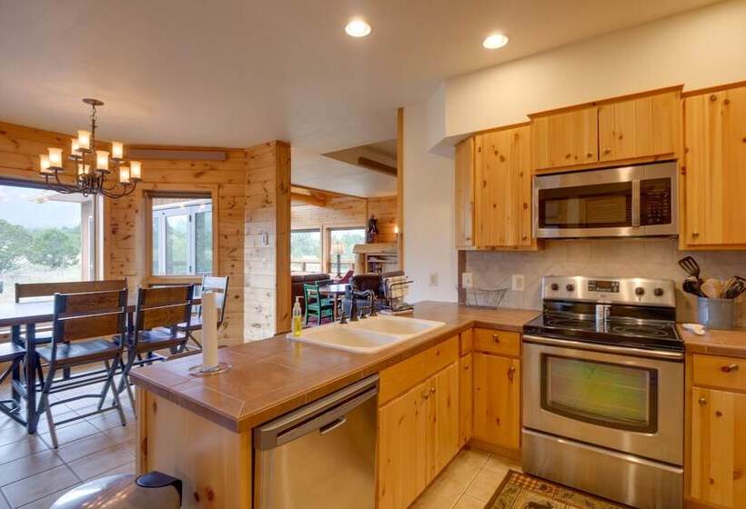 8696: 360 Mtn View & On Site Hiking!