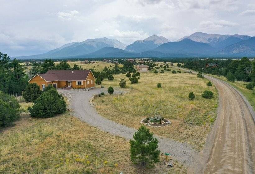 8696: 360 Mtn View & On Site Hiking!