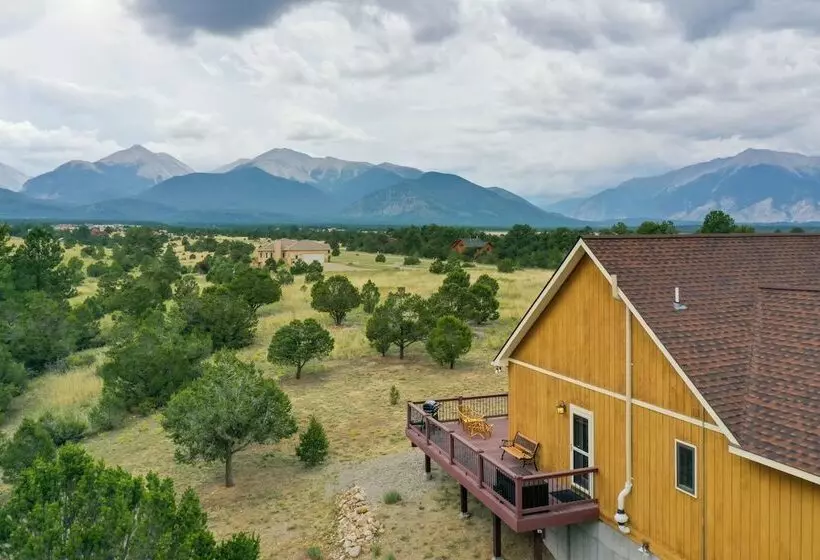 8696: 360 Mtn View & On Site Hiking!