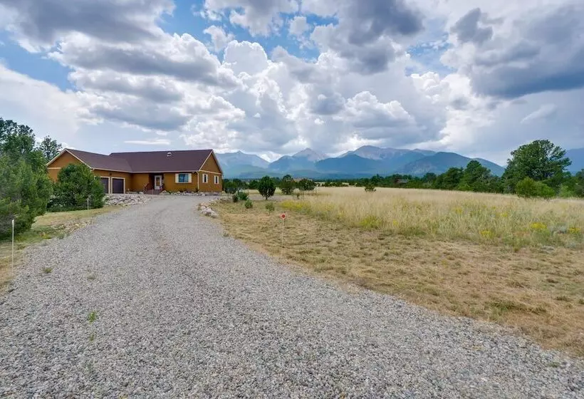 8696: 360 Mtn View & On Site Hiking!