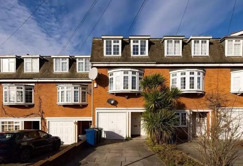 The Mill Hill Wonder   Inviting 3bdr House With Garden