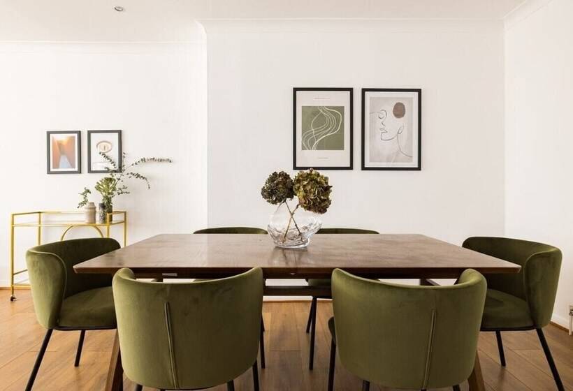 The Mill Hill Wonder Inviting 3bdr House With Garden