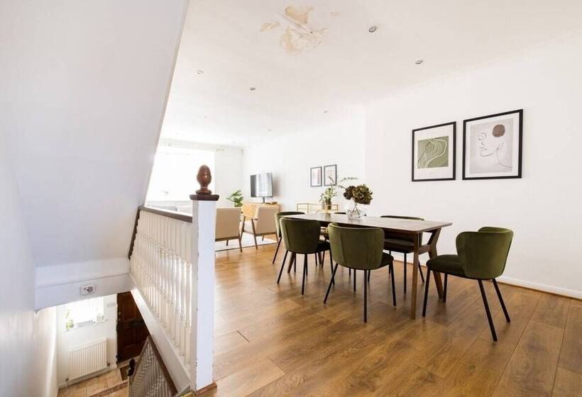 The Mill Hill Wonder Inviting 3bdr House With Garden