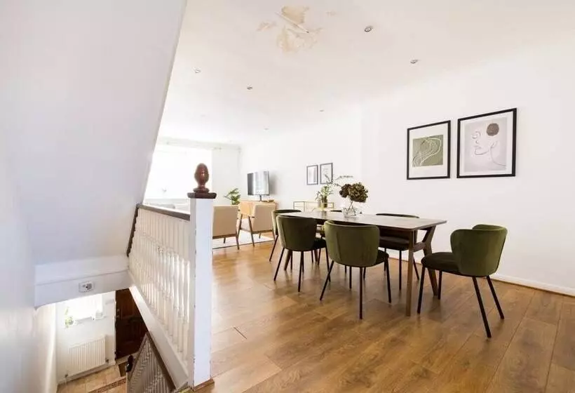 The Mill Hill Wonder   Inviting 3bdr House With Garden