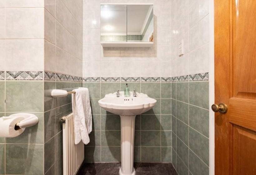 The Mill Hill Wonder Inviting 3bdr House With Garden