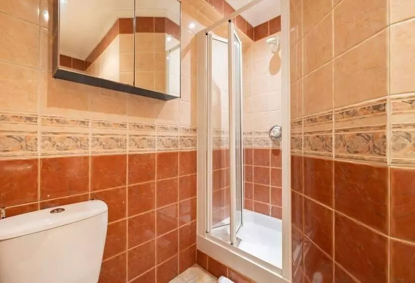 The Mill Hill Wonder   Inviting 3bdr House With Garden