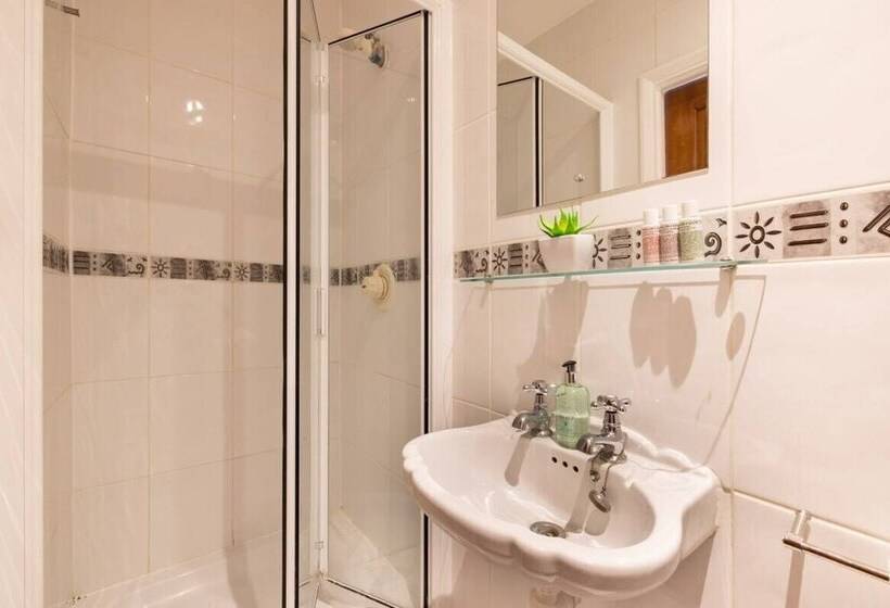 The Mill Hill Wonder Inviting 3bdr House With Garden