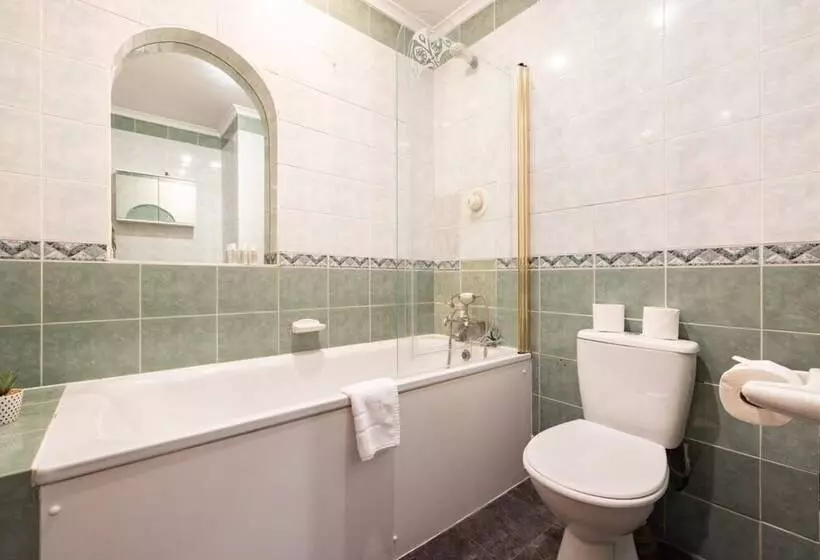 The Mill Hill Wonder   Inviting 3bdr House With Garden