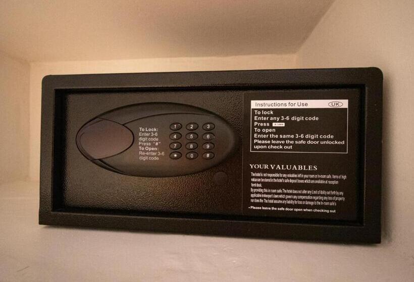 Tropical Boutique Hotel & Resto