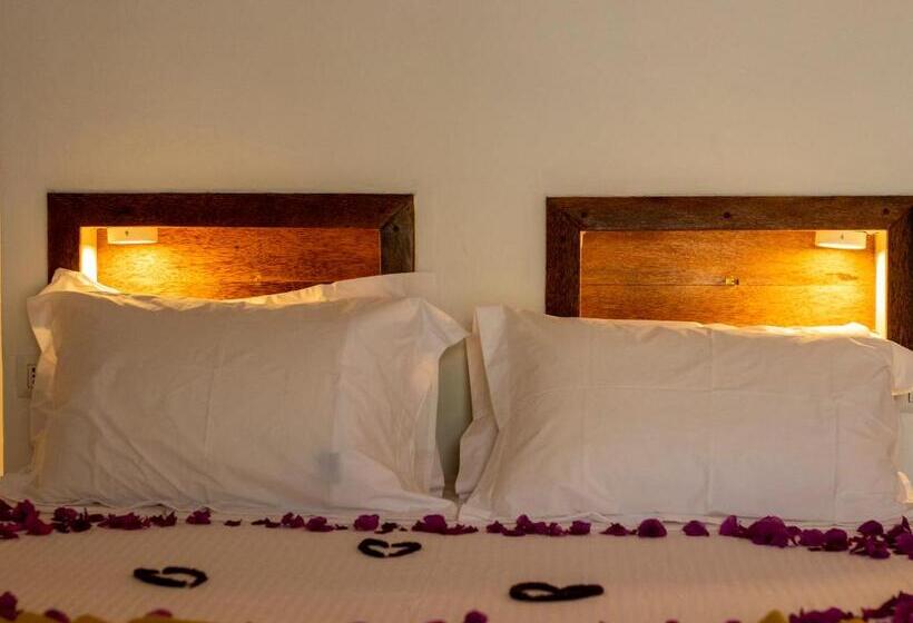 Tropical Boutique Hotel & Resto