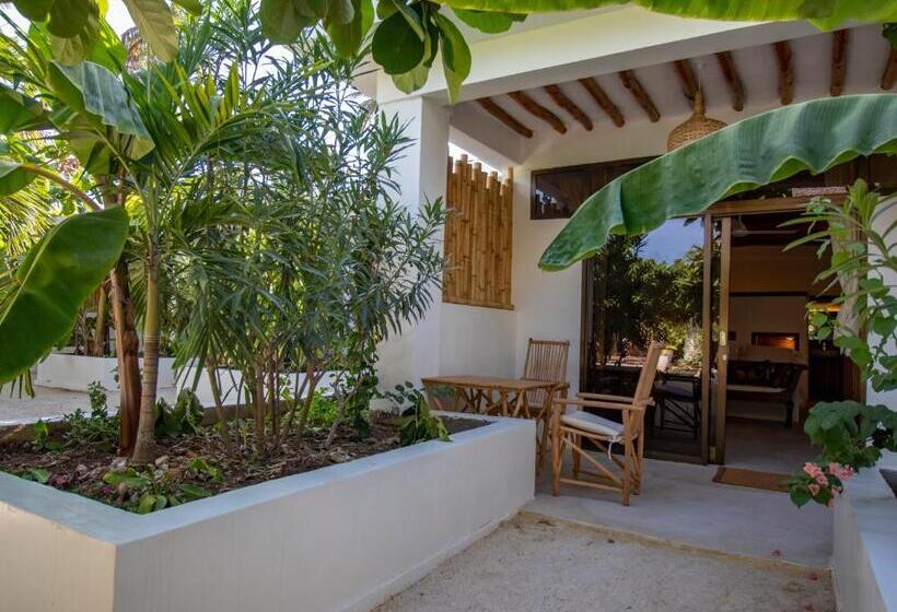 Tropical Boutique Hotel & Resto