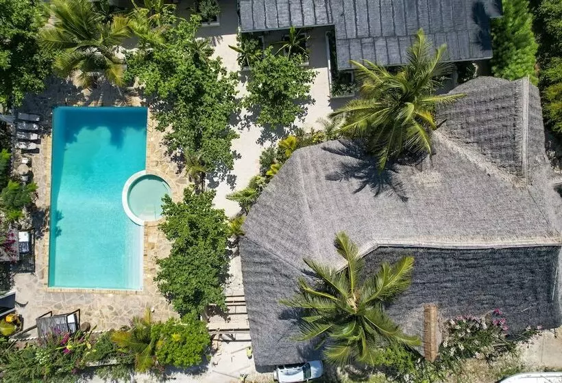 Tropical Boutique Hotel & Resto