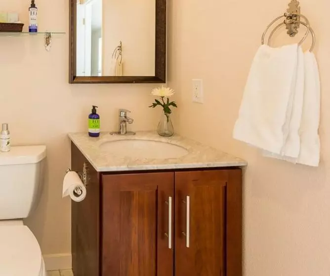 تختخواب و صبحانه Inn At The Cobbler S Walk