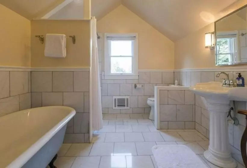 تختخواب و صبحانه Inn At The Cobbler S Walk