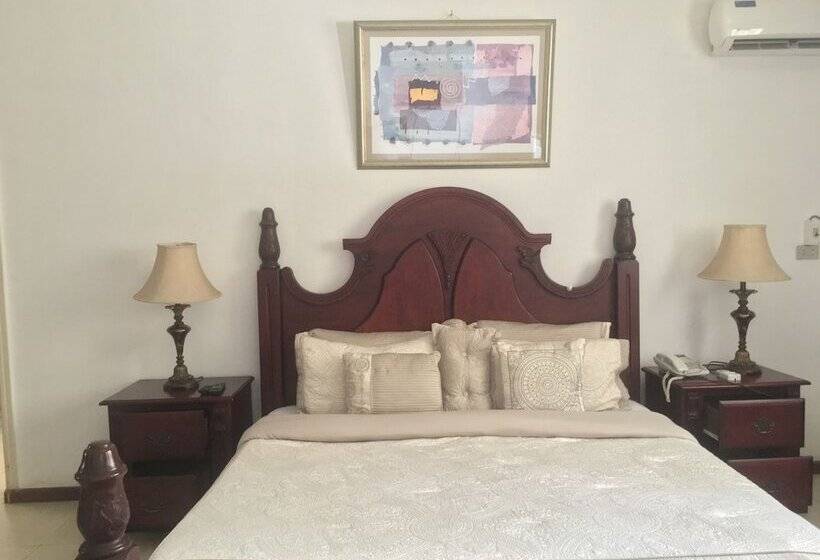 Embassy Suites Hotels & Restaurant