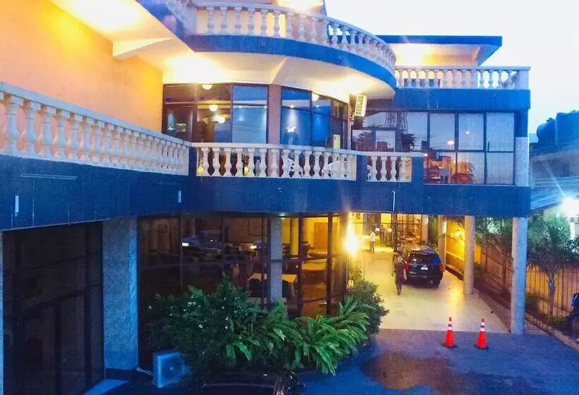 هتل Bella Casa