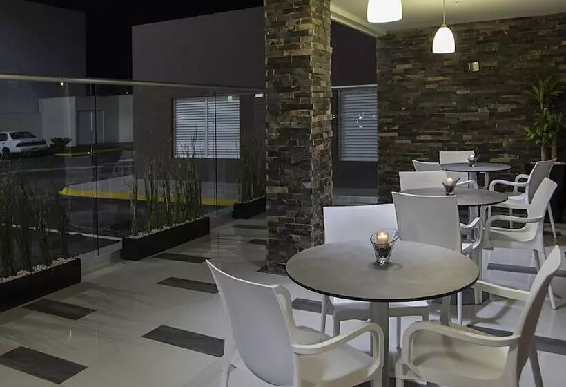 ホテル Candlewood Suites   Queretaro Juriquilla, An Ihg