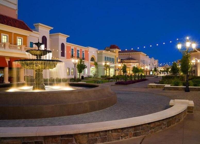 فندق Element Huntsville