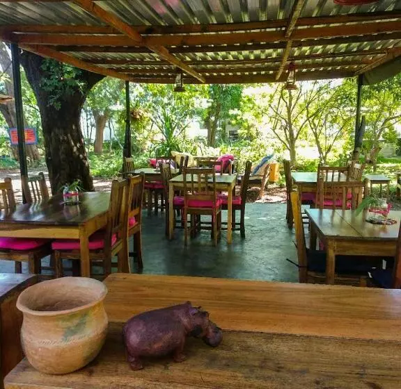 هتل Kamunjila Lodge
