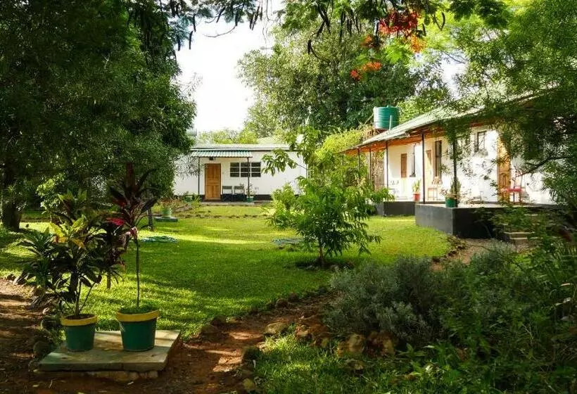 هتل Kamunjila Lodge