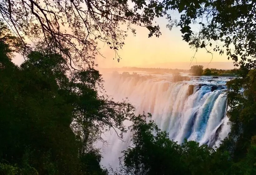 هتل Kamunjila Lodge