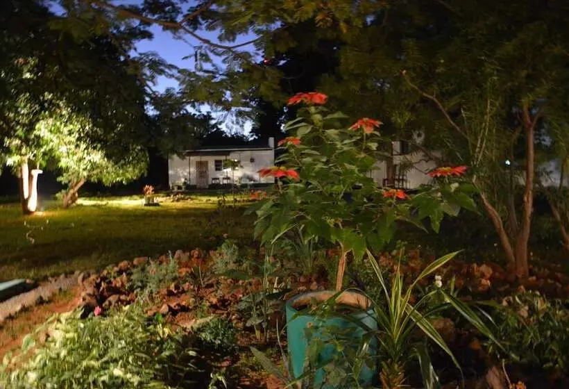 هتل Kamunjila Lodge