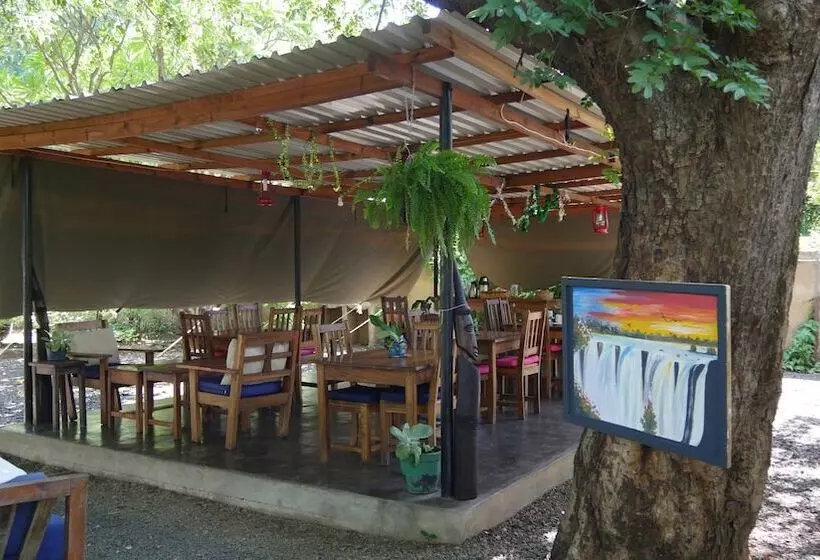 هتل Kamunjila Lodge