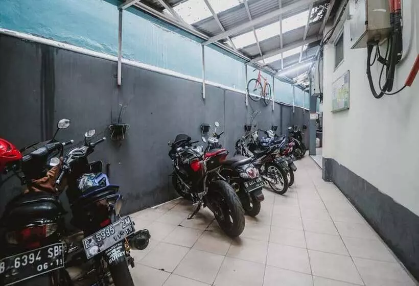 ホテル Reddoorz Near Lokasari Mangga Besar 7