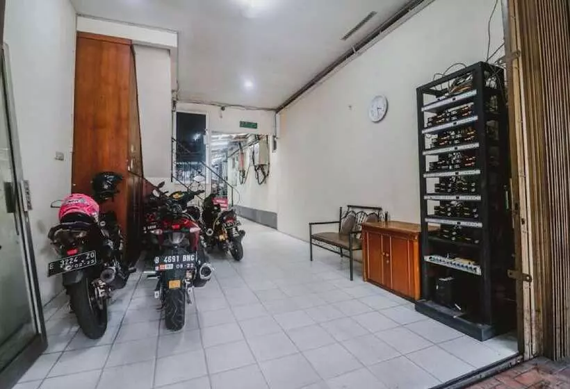 ホテル Reddoorz Near Lokasari Mangga Besar 7