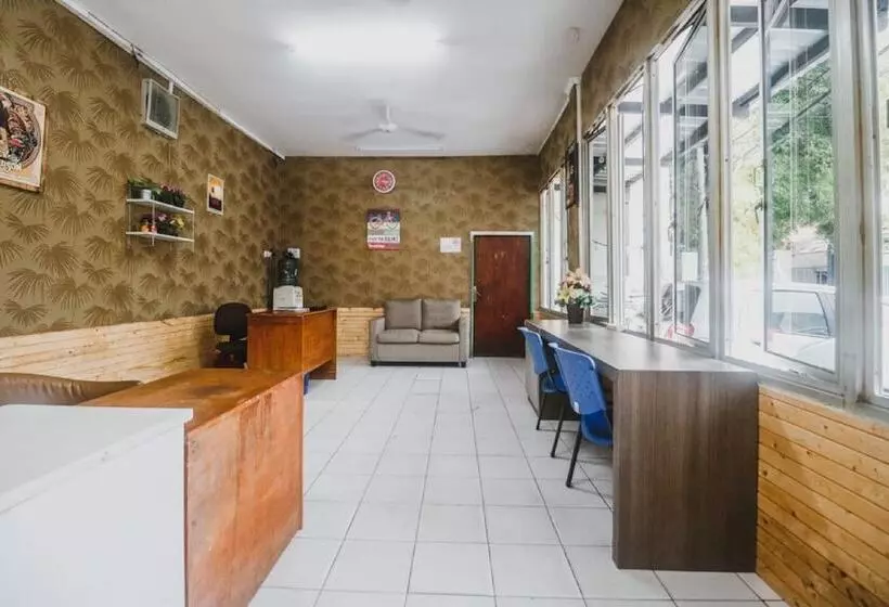 ホテル Reddoorz Near Lokasari Mangga Besar 7