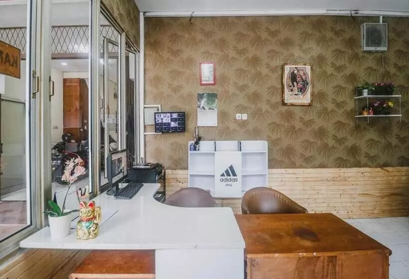 ホテル Reddoorz Near Lokasari Mangga Besar 7