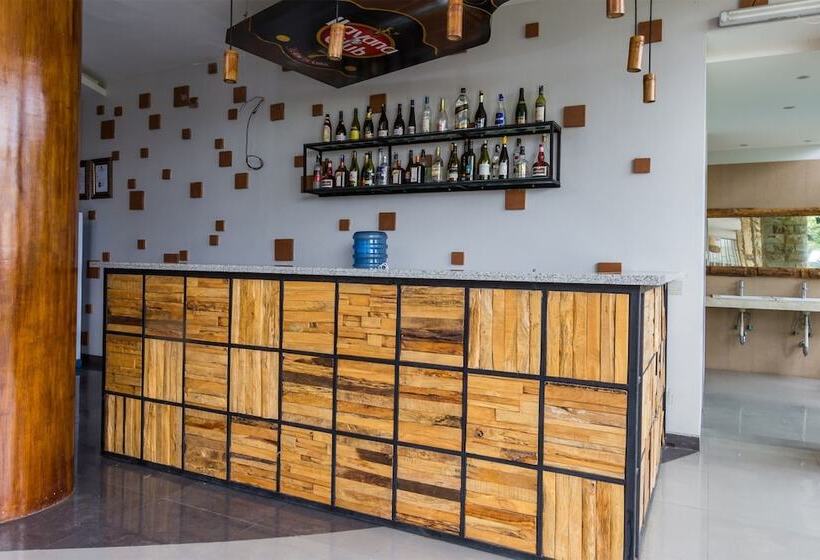 ホテル Reddoorz Plus @ Gunung Salak Street