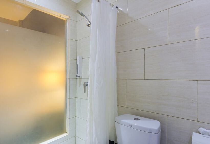 ホテル Reddoorz Plus @ Gunung Salak Street