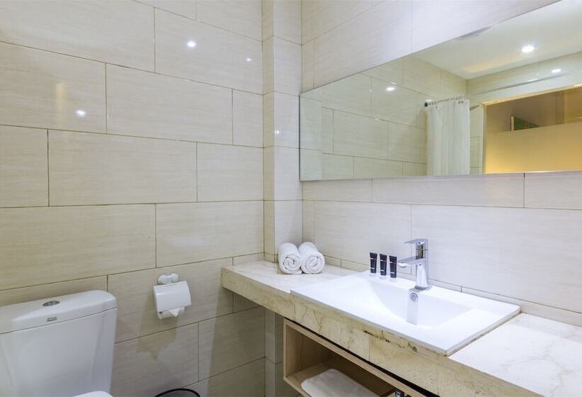 ホテル Reddoorz Plus @ Gunung Salak Street