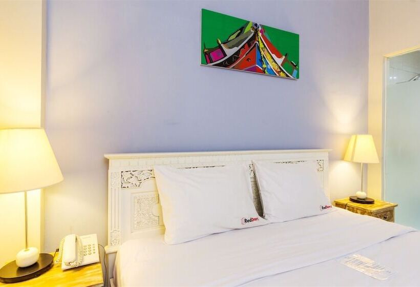 ホテル Reddoorz Plus @ Gunung Salak Street