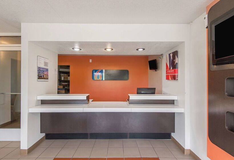 Motel 6 Overland Park, Ks