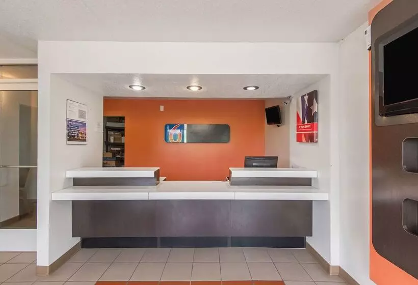 Motel 6 Overland Park, Ks