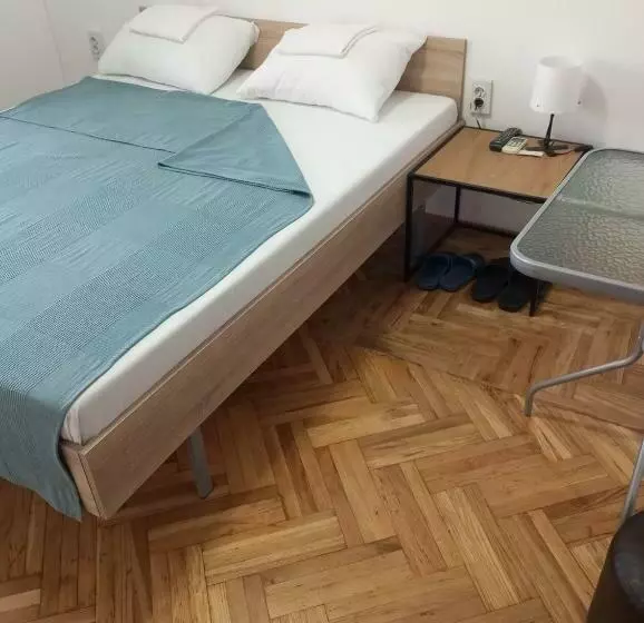 هاستل Airport Md Rooms