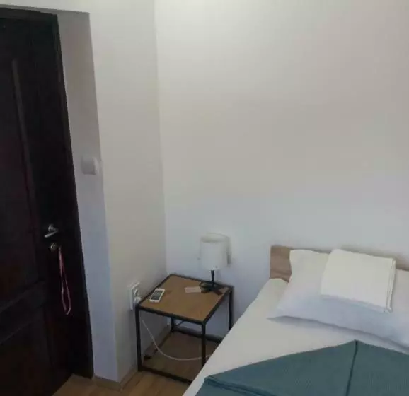 هاستل Airport Md Rooms