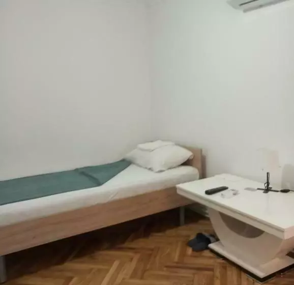 هاستل Airport Md Rooms