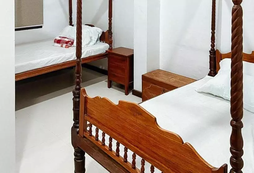 ベッドアンドブレックファースト Reddoorz At Casa Rafaelle Transient Ilocos Sur