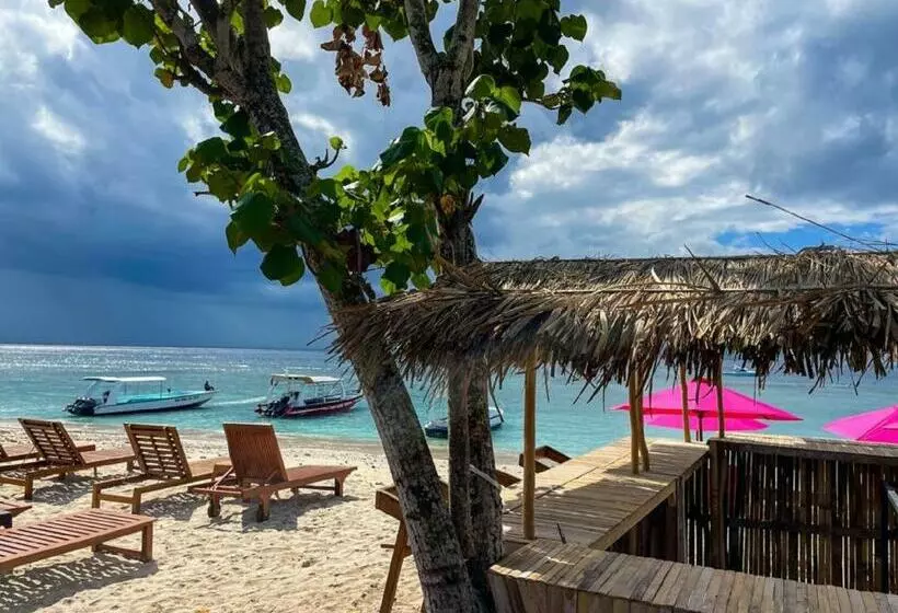 Lushy Hostel Nusa Penida
