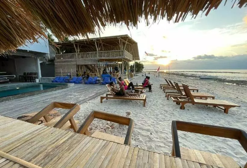 Lushy Hostel Nusa Penida