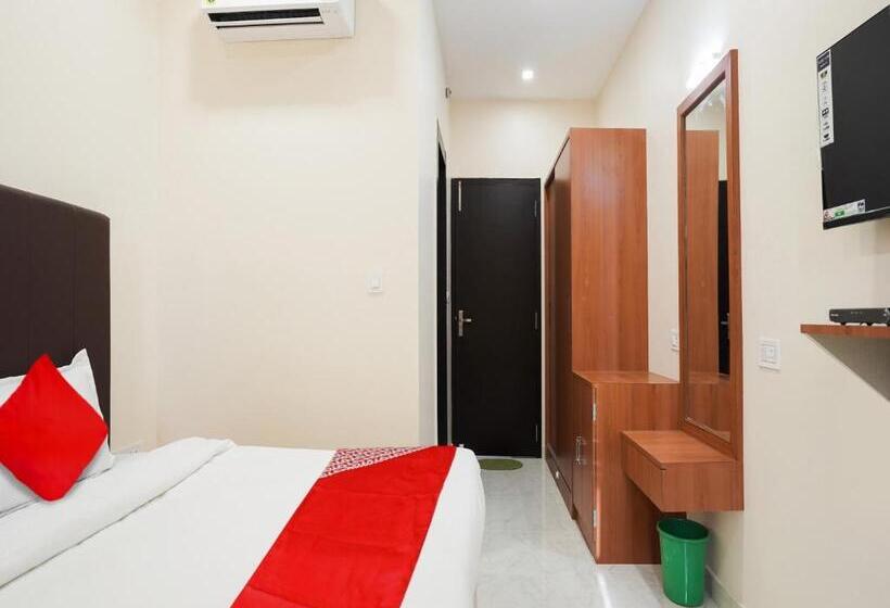 ホテル Oyo Flagship Nirmala Palace