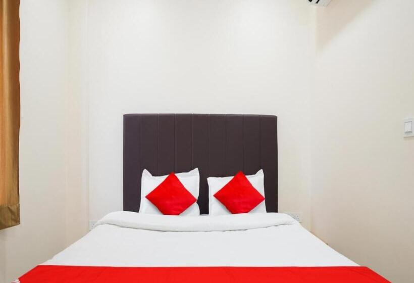 ホテル Oyo Flagship Nirmala Palace