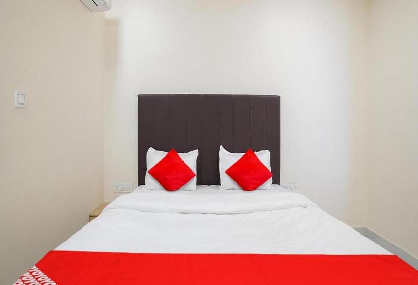 ホテル Oyo Flagship Nirmala Palace